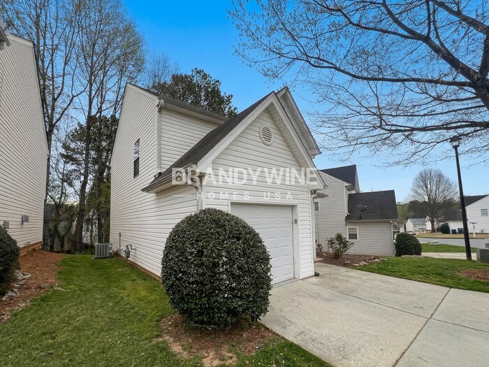 Building Photo - 252 Springbottom Ct SE