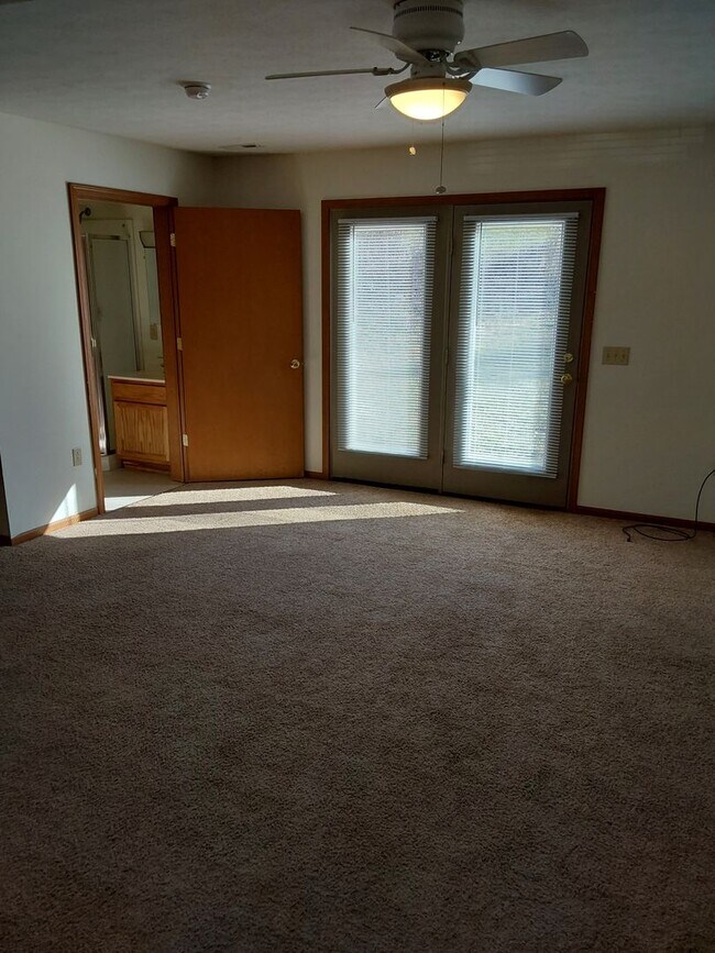 Building Photo - 75 Cerise Ln