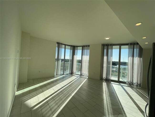 Building Photo - 2000 Metropica Wy