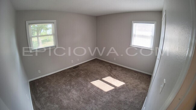 Building Photo - 5808 Underwood Ave SW