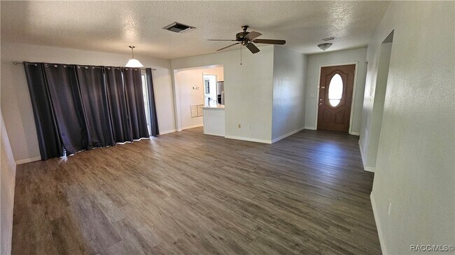 Building Photo - 9306 N Santos Dr