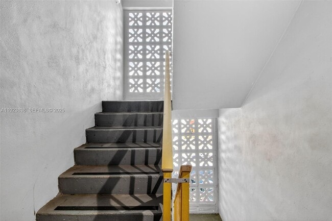 Building Photo - 500 NE 26th St