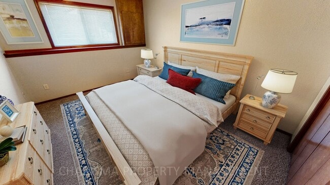 Building Photo - RARE TO FIND 4 BEDROOM, 2 BATH TOWN HOME, ...
