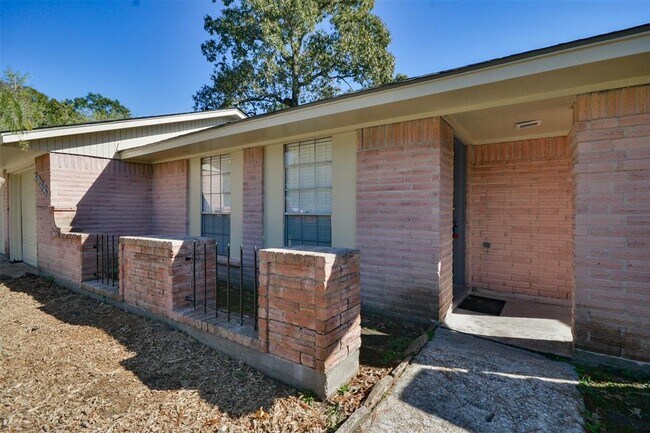 Building Photo - 3938 Forest Bluff Dr