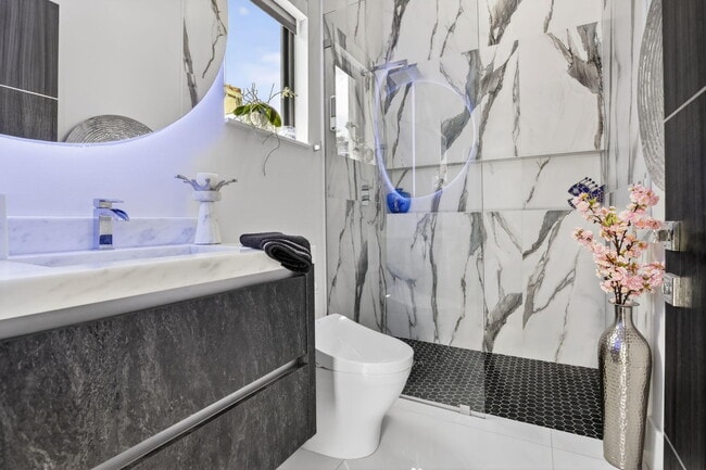 Building Photo - 334 Isle of Capri Dr