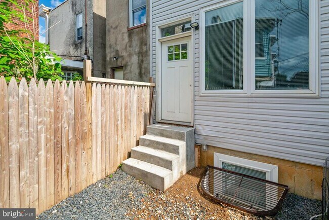 Building Photo - 2408 W Thompson St