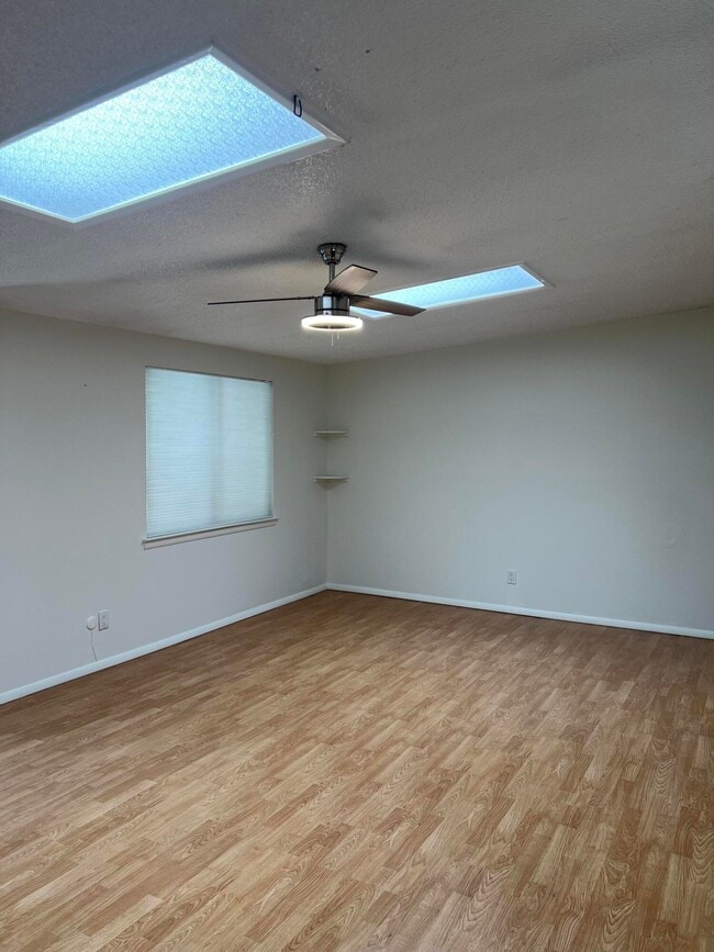 Building Photo - 13420 Reo Rd NE