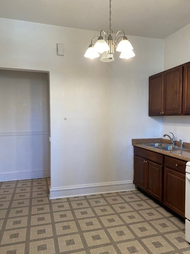 Building Photo - 1548 W Highland Ave