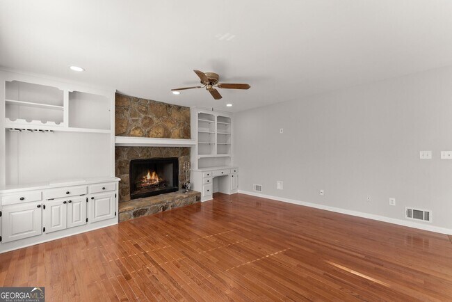 Building Photo - 2160 Robin Hood Trail