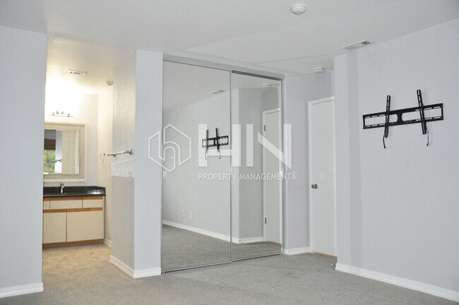 Building Photo - 200 Compton Cir