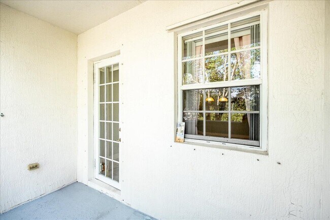Building Photo - 10560 SW Stephanie Way