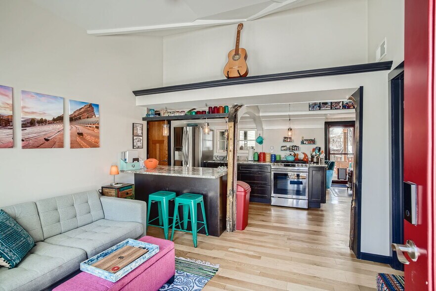 Building Photo - 835 Urban St