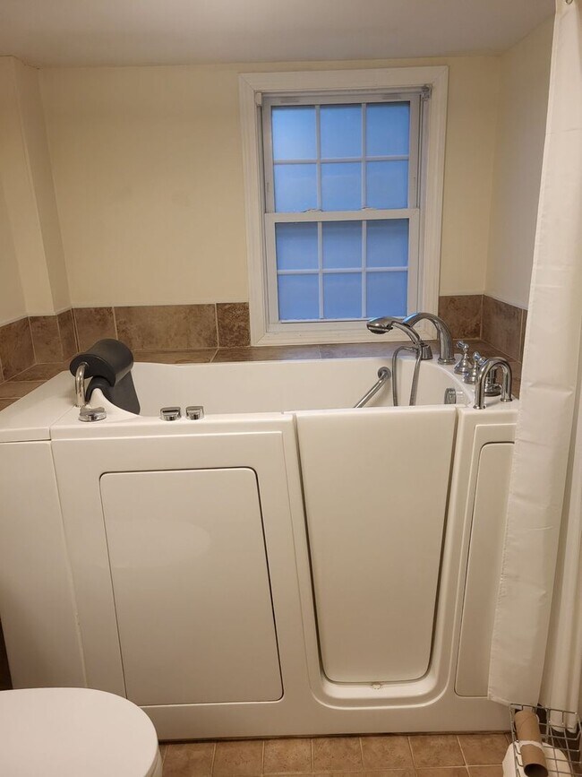 Building Photo - 5 Dupaw Gould Rd