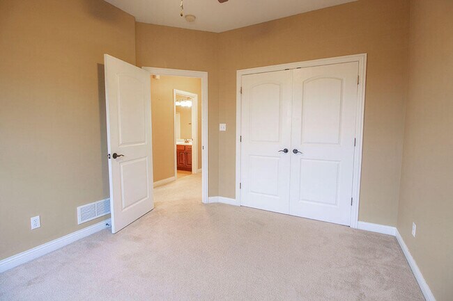 Building Photo - 5305 Chamois Dr