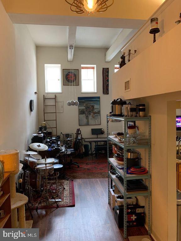 Building Photo - 2837 Cambridge St