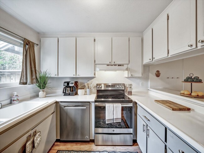 Building Photo - 2bd/1.5 Bathrooms - Sonoma Racquet Club - ...