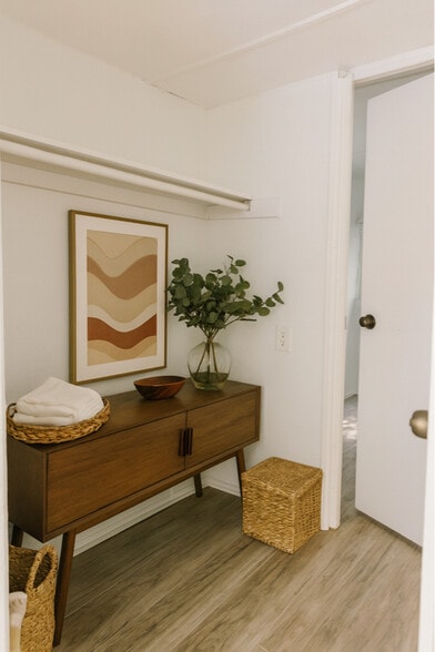 Building Photo - 215 Weeks Rd