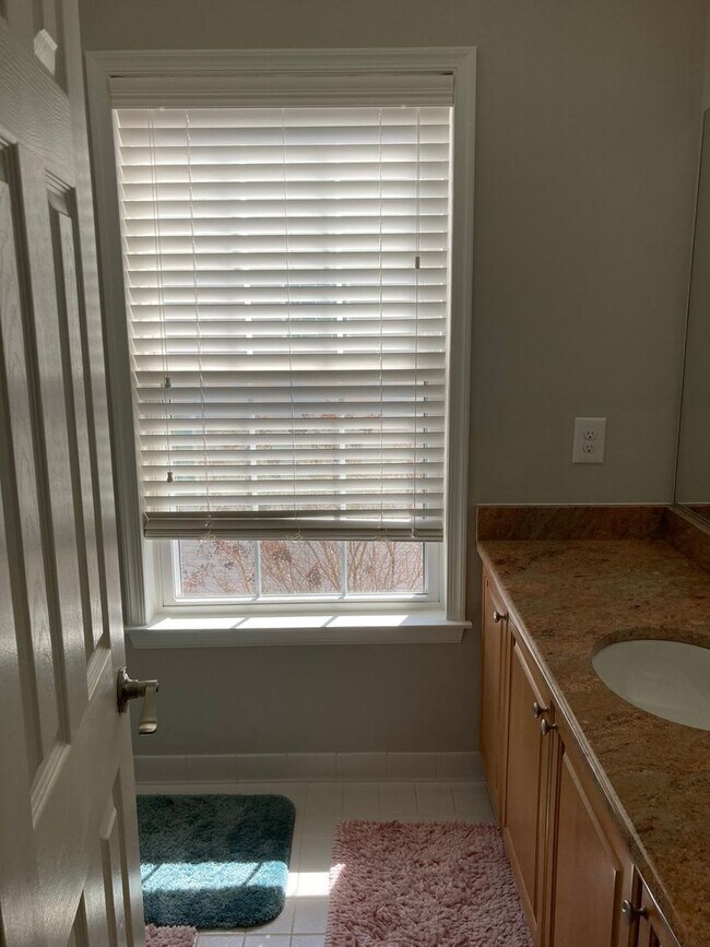 Building Photo - Heart's Desire End Unit Townhome 2700+ SqFt - Lowes Island