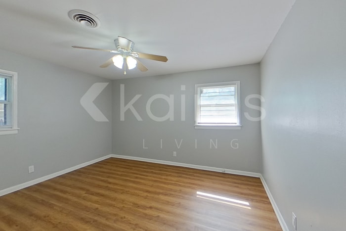 Building Photo - 5117 SW 16th Ave