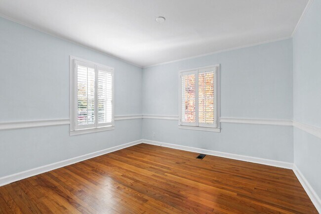 Building Photo - Charming Updated Bungalow in Raleigh’s Mordecai District!