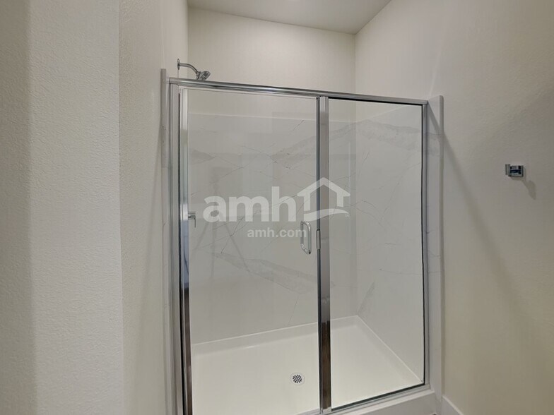 Building Photo - 682 Crimson Flare Ct