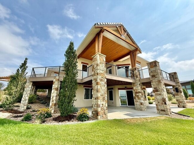 Building Photo - Luxury Golf Retreat in Berthoud with Breat...