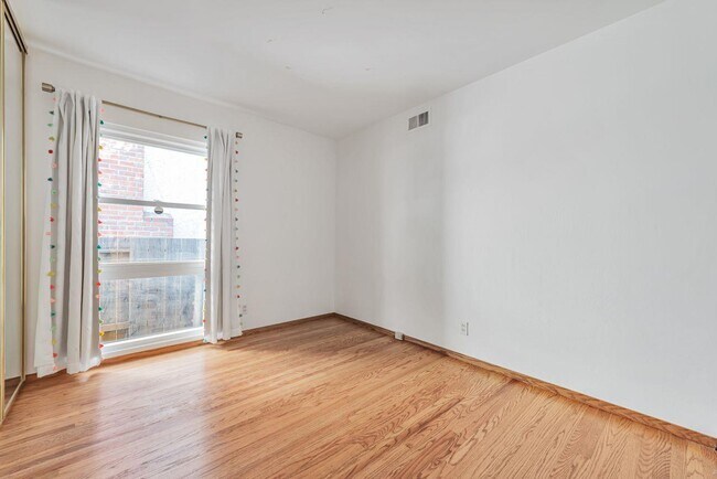 Building Photo - 939 Poplar Ave