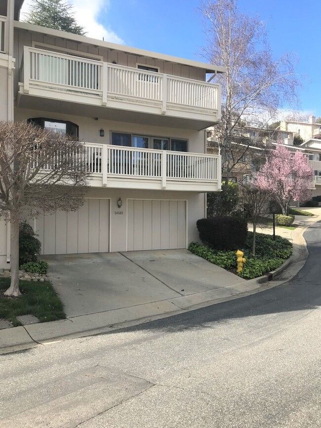 Building Photo - Spacious Townhome in Historic Saratoga Vil...
