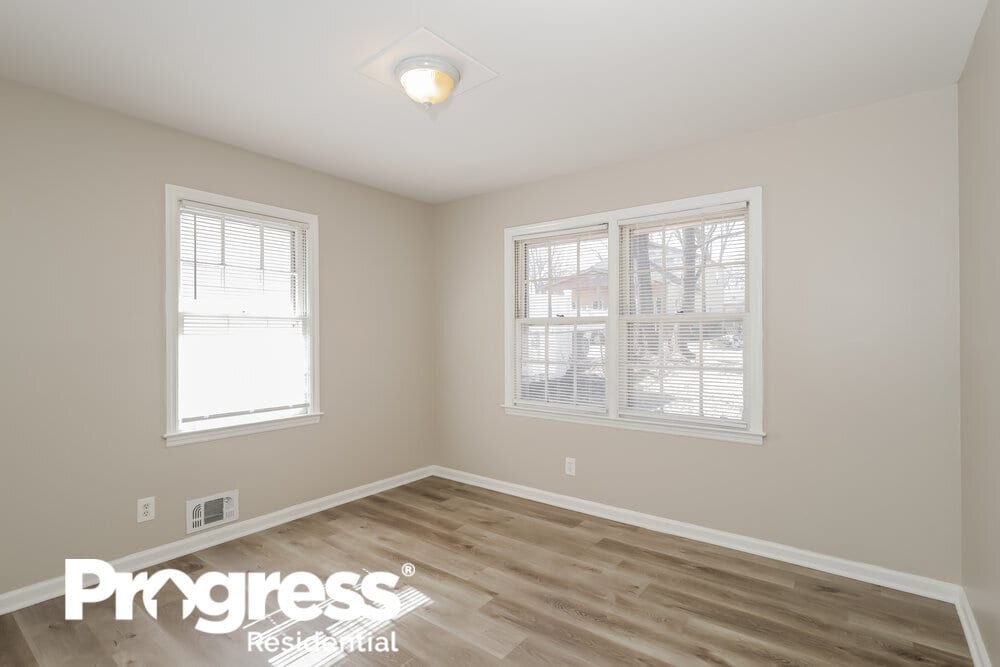 Building Photo - 3276 Elm St