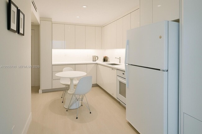 Building Photo - 2301 Collins Ave