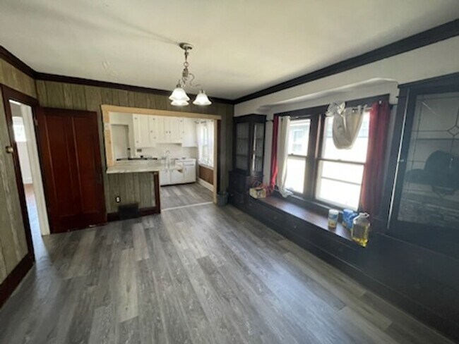 Building Photo - 3816 W 135th St