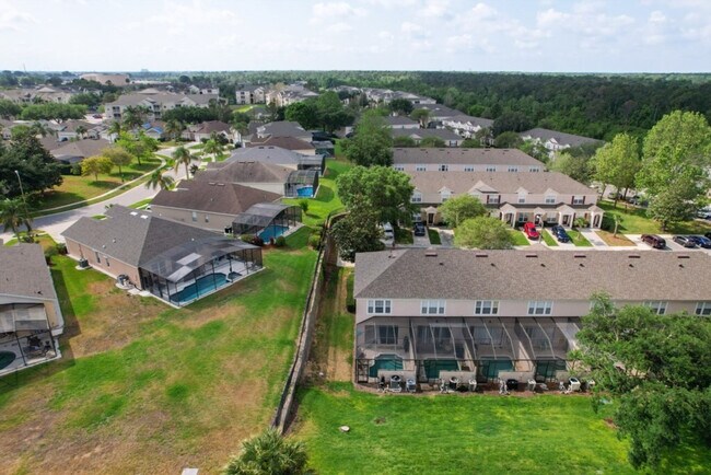 Building Photo - 2421 Silver Palm Dr