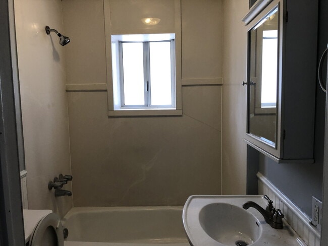 Building Photo - 450 E 300 N