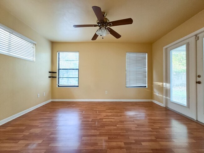 Building Photo - Beautiful 3/2 in Springtree