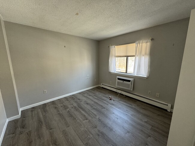 Building Photo - 60 Plainfield Ave