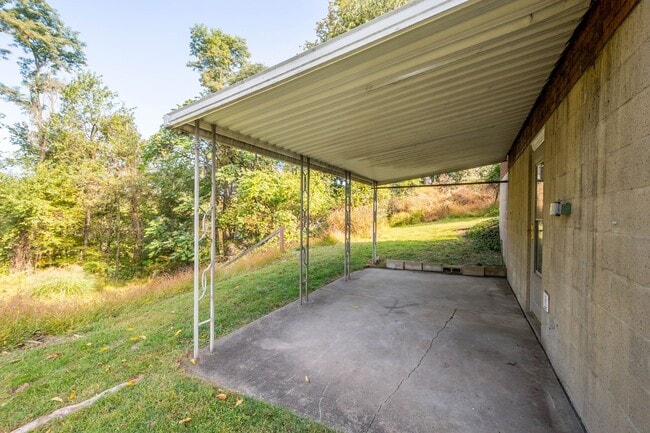 Building Photo - AVAILABLE NOW – Move In Today! NEWLY RENOV...