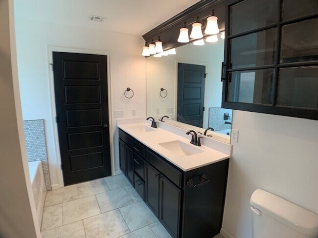 Building Photo - Edmond 3 bed Deer Creek