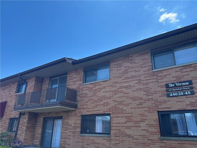 Building Photo - 24635 Clareshire Dr
