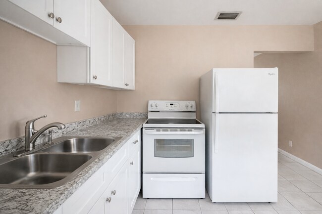 Building Photo - 1924 Coronado Rd