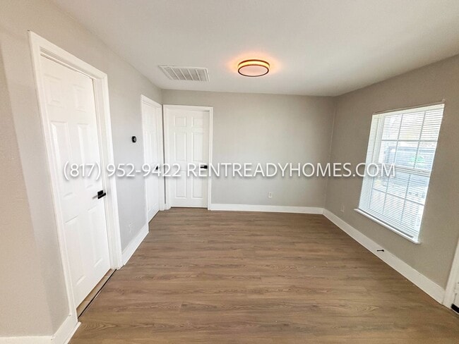 Building Photo - 10302 Davilla Ave