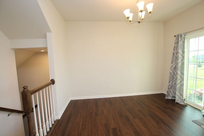 Building Photo - The Homestead- immaculate town home with community pool.