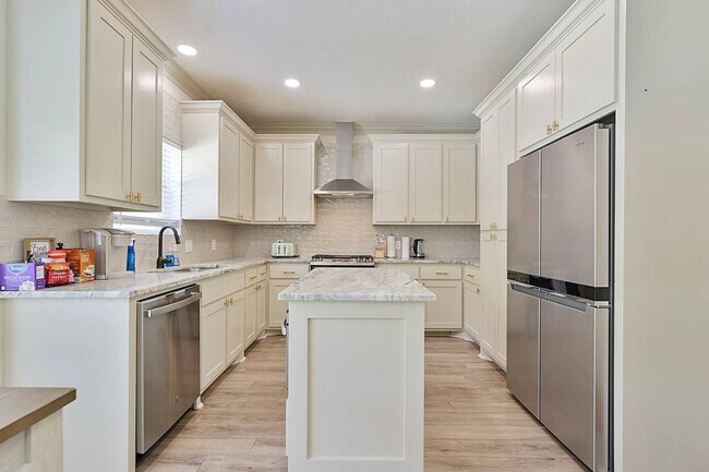Building Photo - 6206 Cromwell Ct