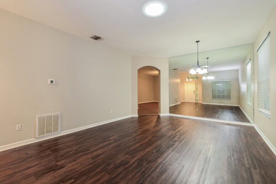Building Photo - 1605 Golfside Village Ct