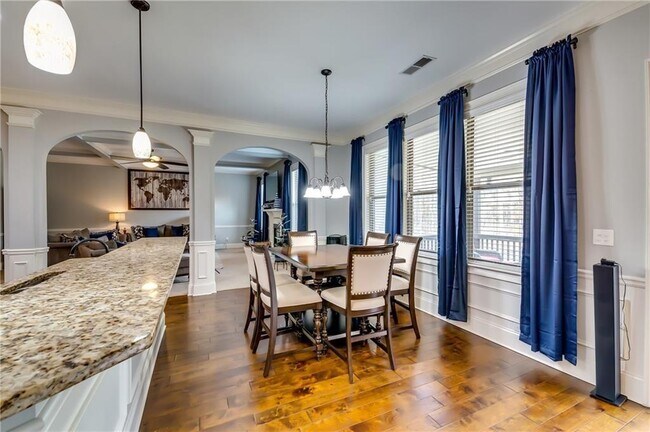 Building Photo - 2216 Golden Eagle Dr