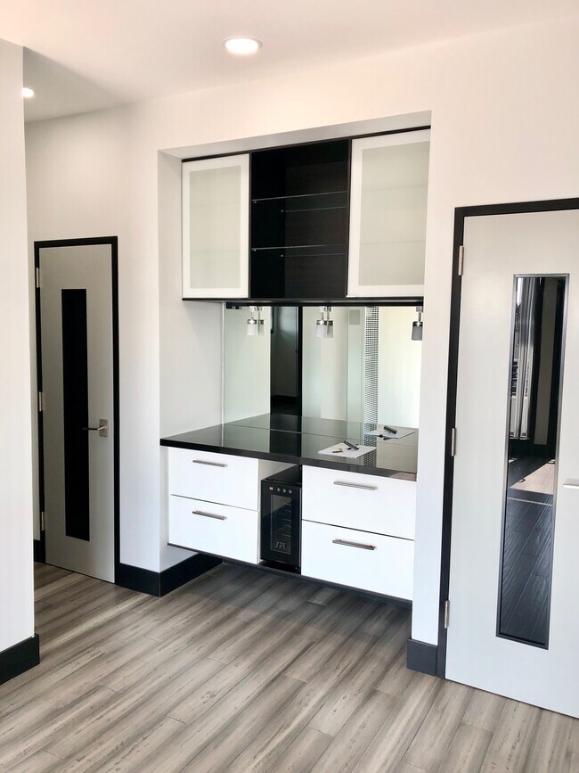 Building Photo - 1702 Hermosa Ave