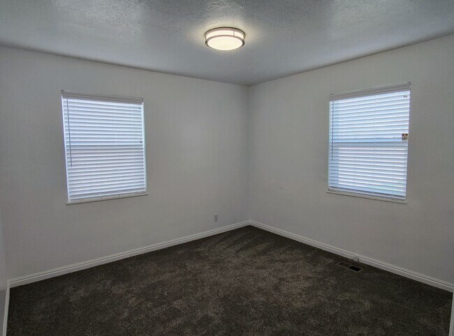 Building Photo - Beautiful 2 Bd 2 Bath Home in Murray