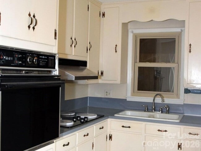 Building Photo - 1812 Cameron Rd