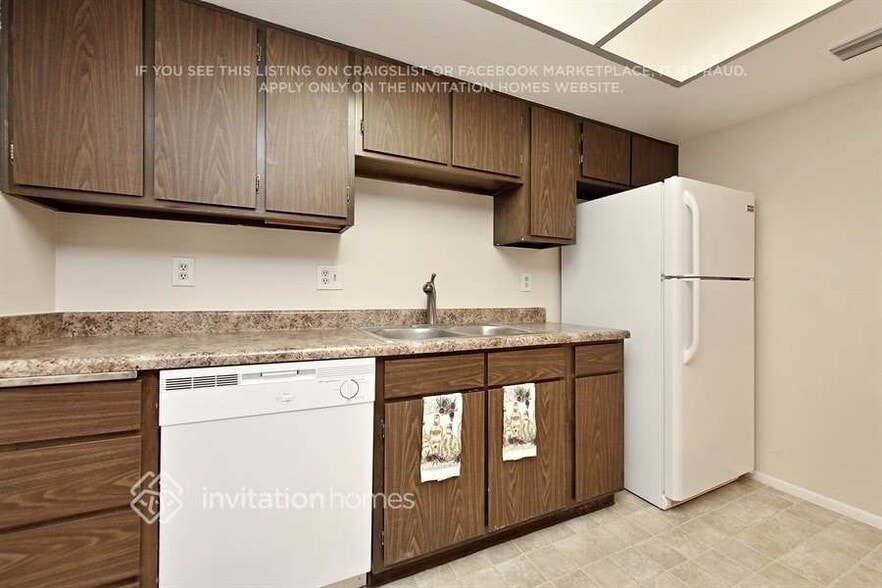 Building Photo - 6925 W Montebello Ave