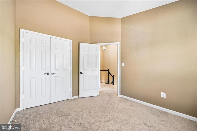 Building Photo - 6630 Commodore Ct