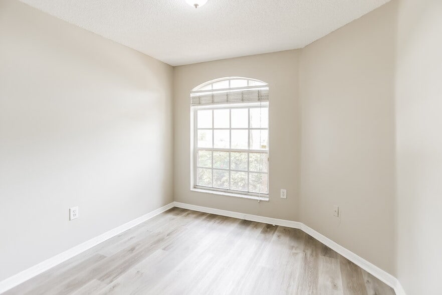 Building Photo - 3049 NW 72nd Ave